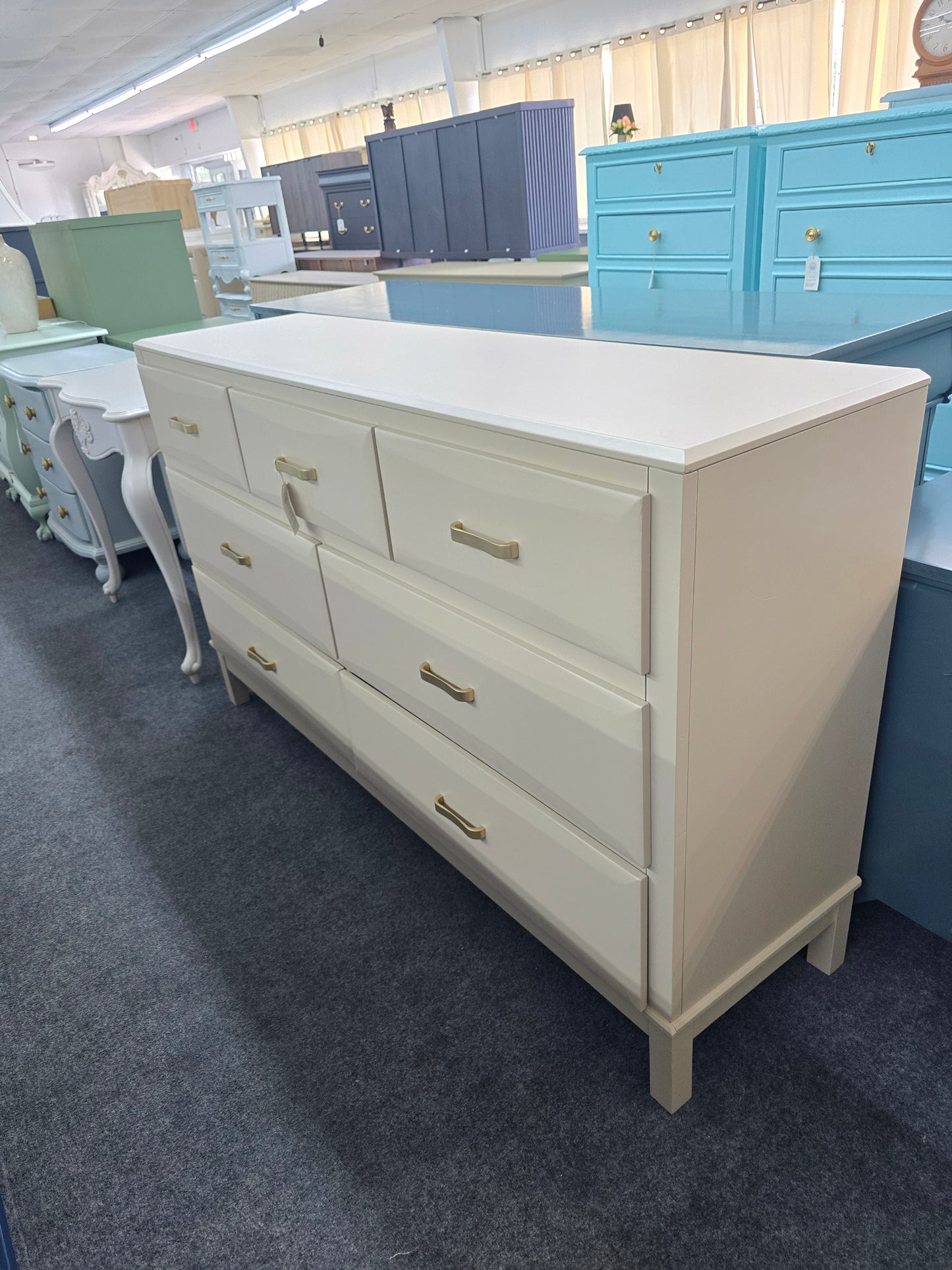 7 drawers beige dresser