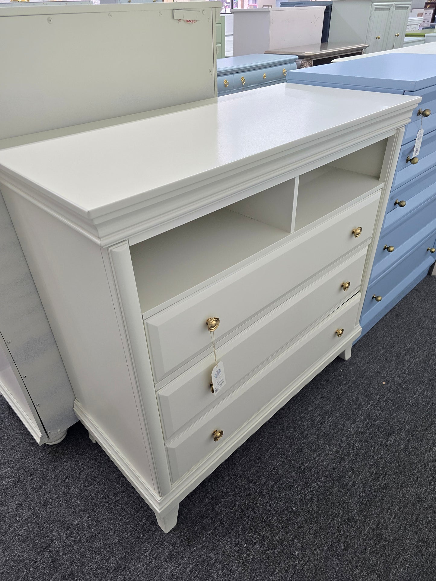Cream 3 drawers dresser/stand