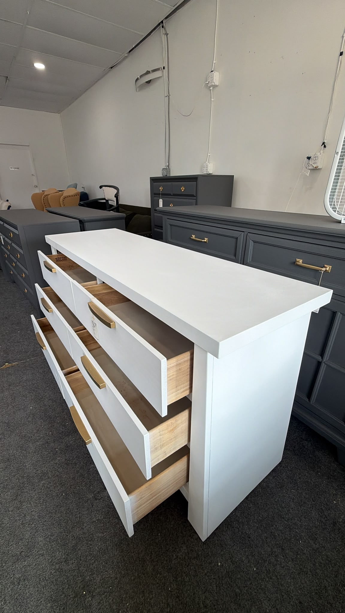 6 drawers Sitcom white dresser