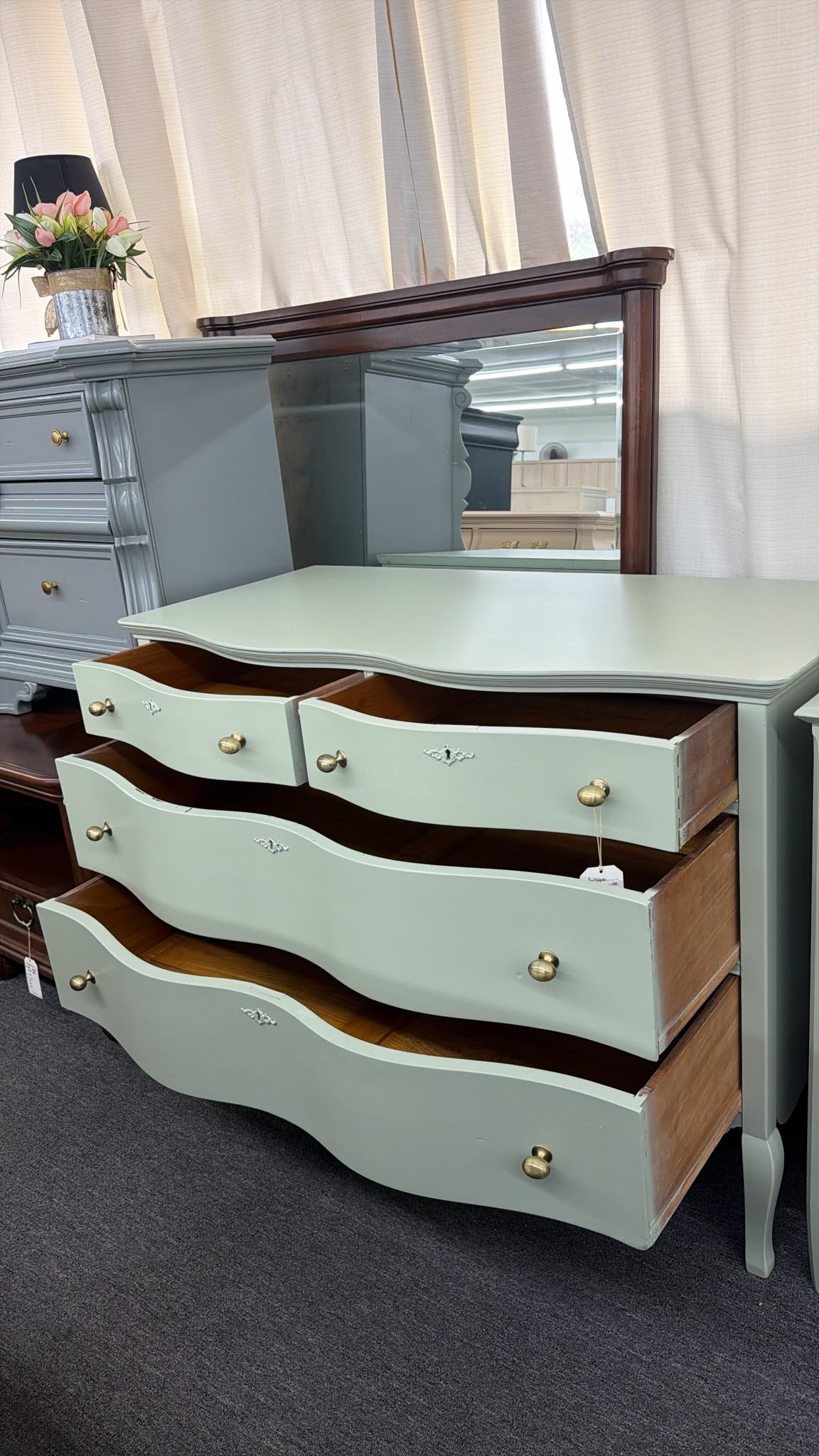 Antique green curved 4 drawers dresser