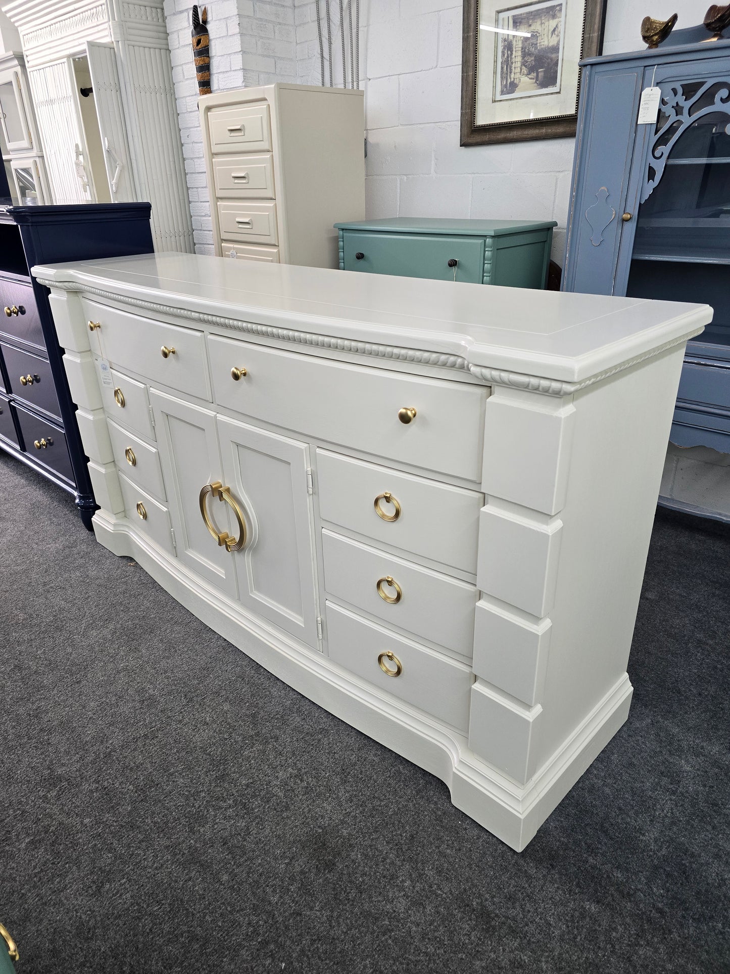 Off white lacquered 10 drawers gorgeous dresser