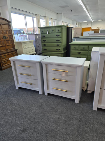 Light gray pair of nightstands