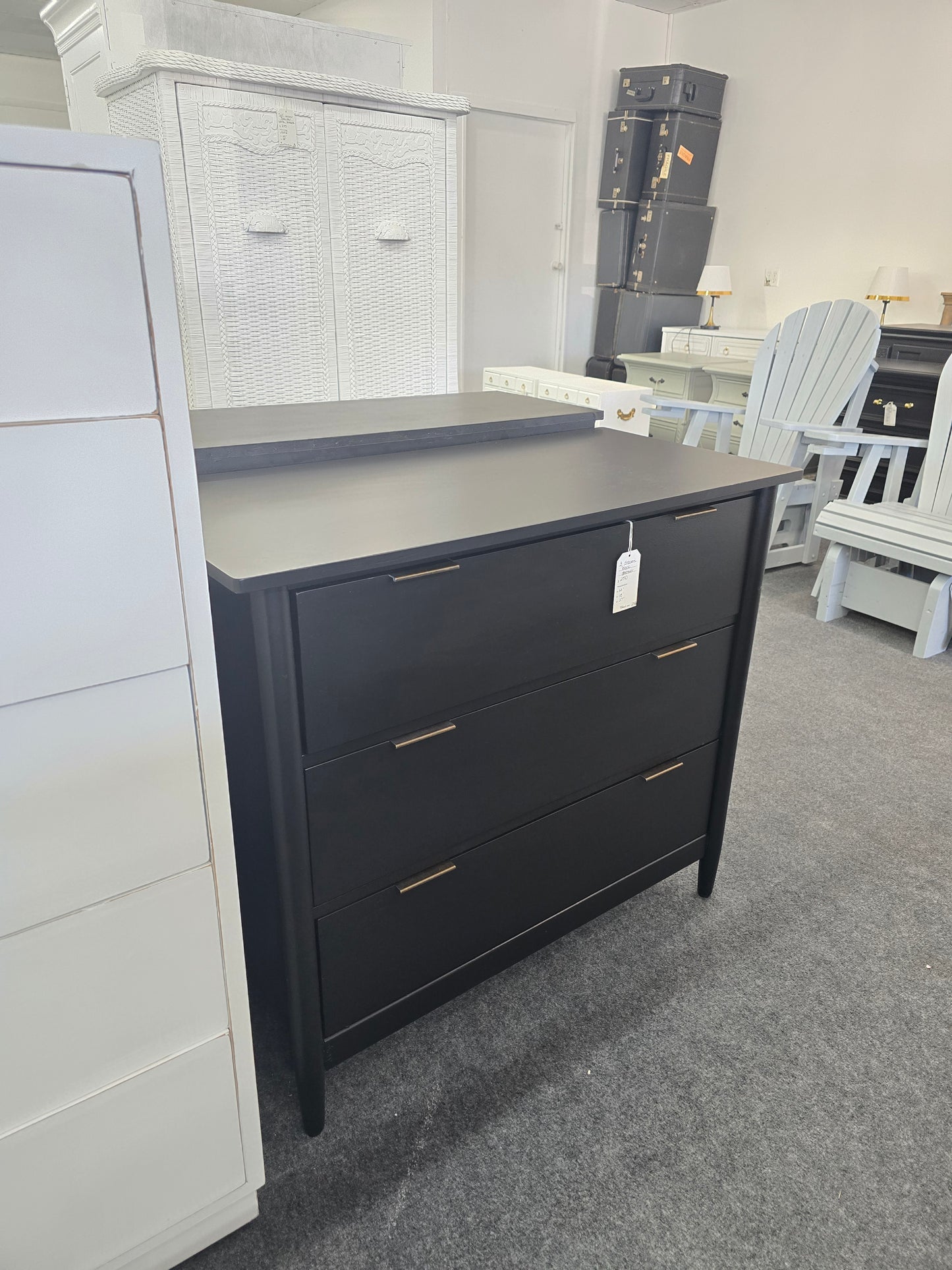 3 drawers black dresser