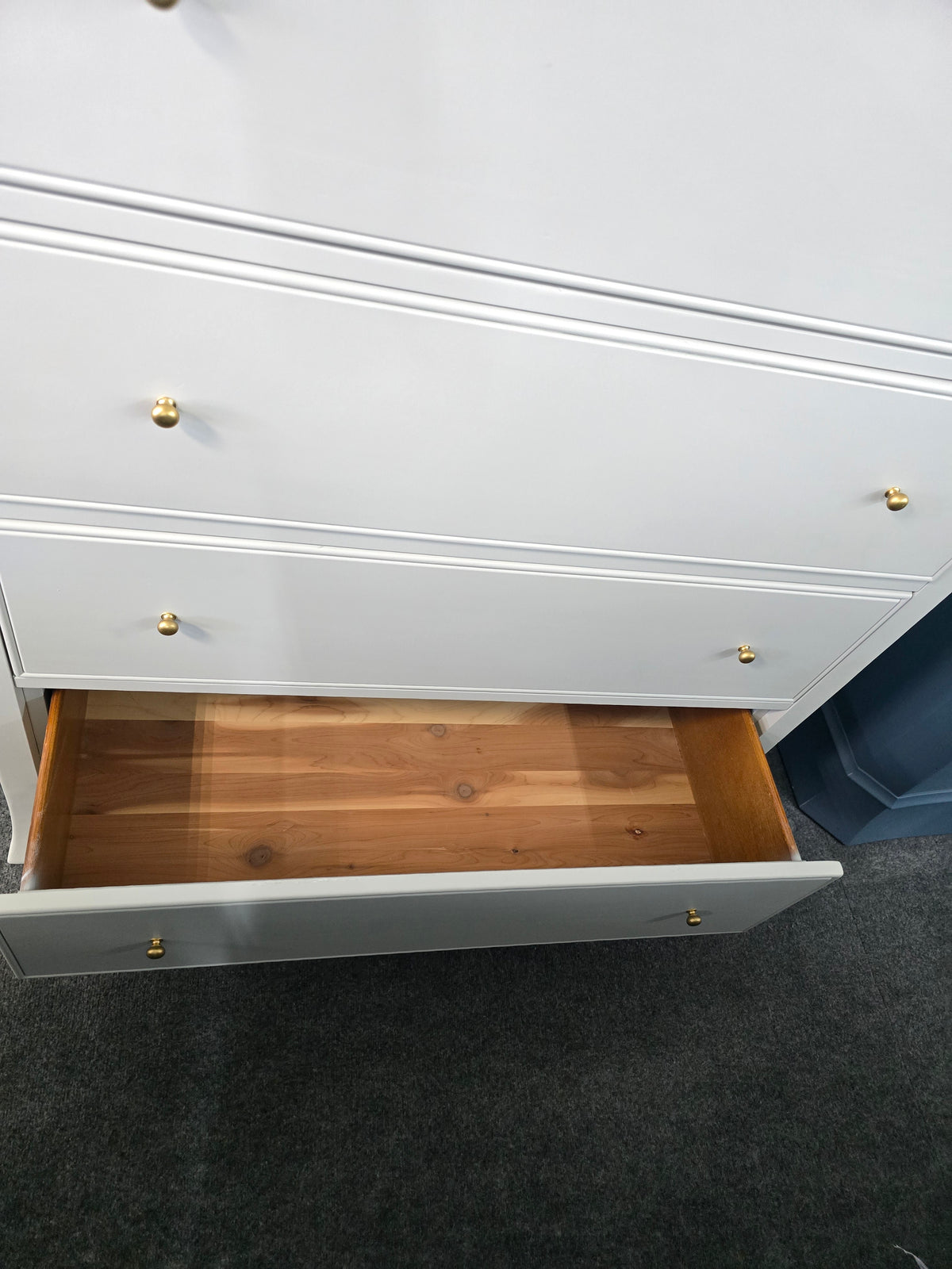 American signature light gray chest