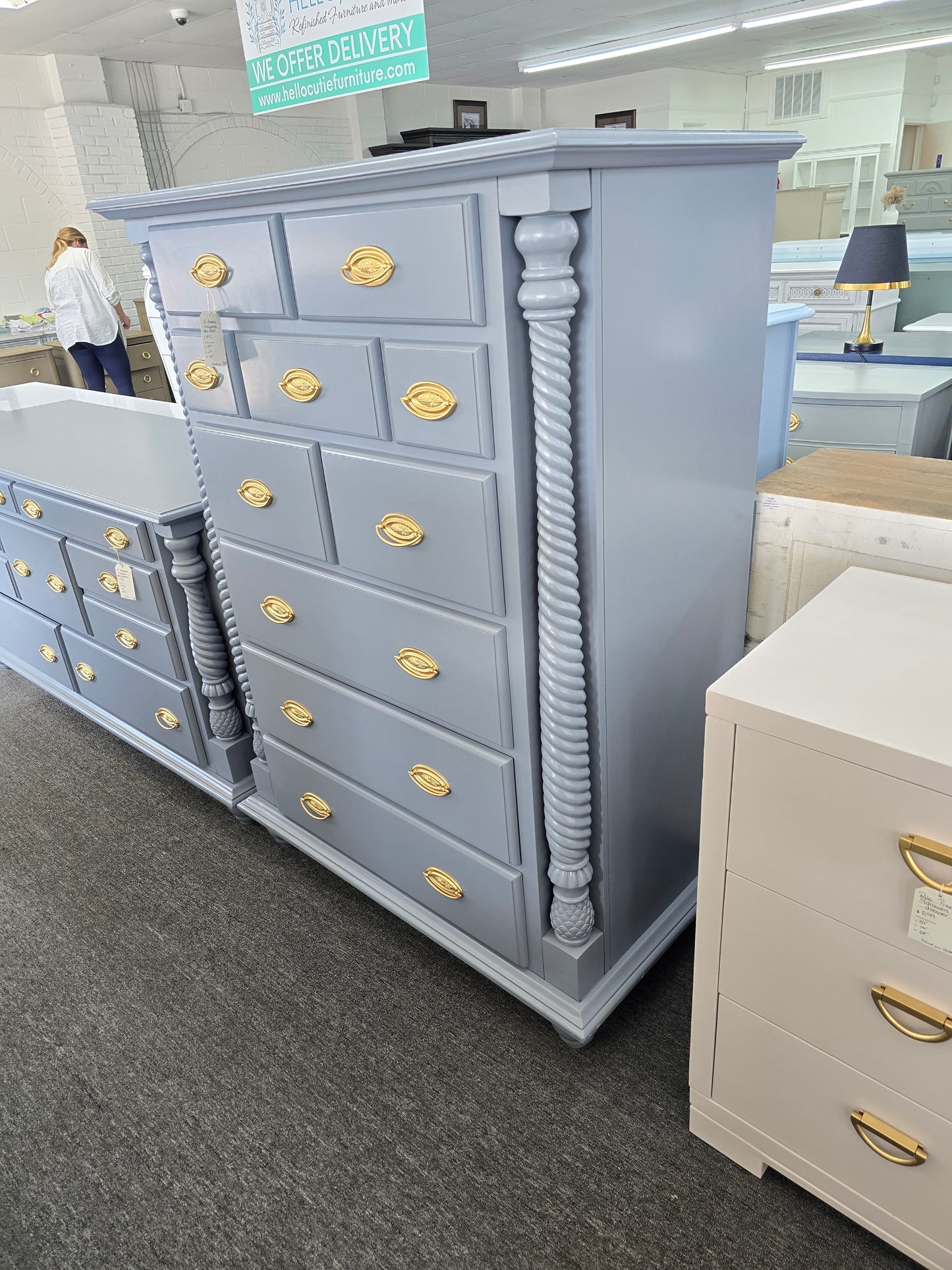 Gray lacquered 10 drawers chest