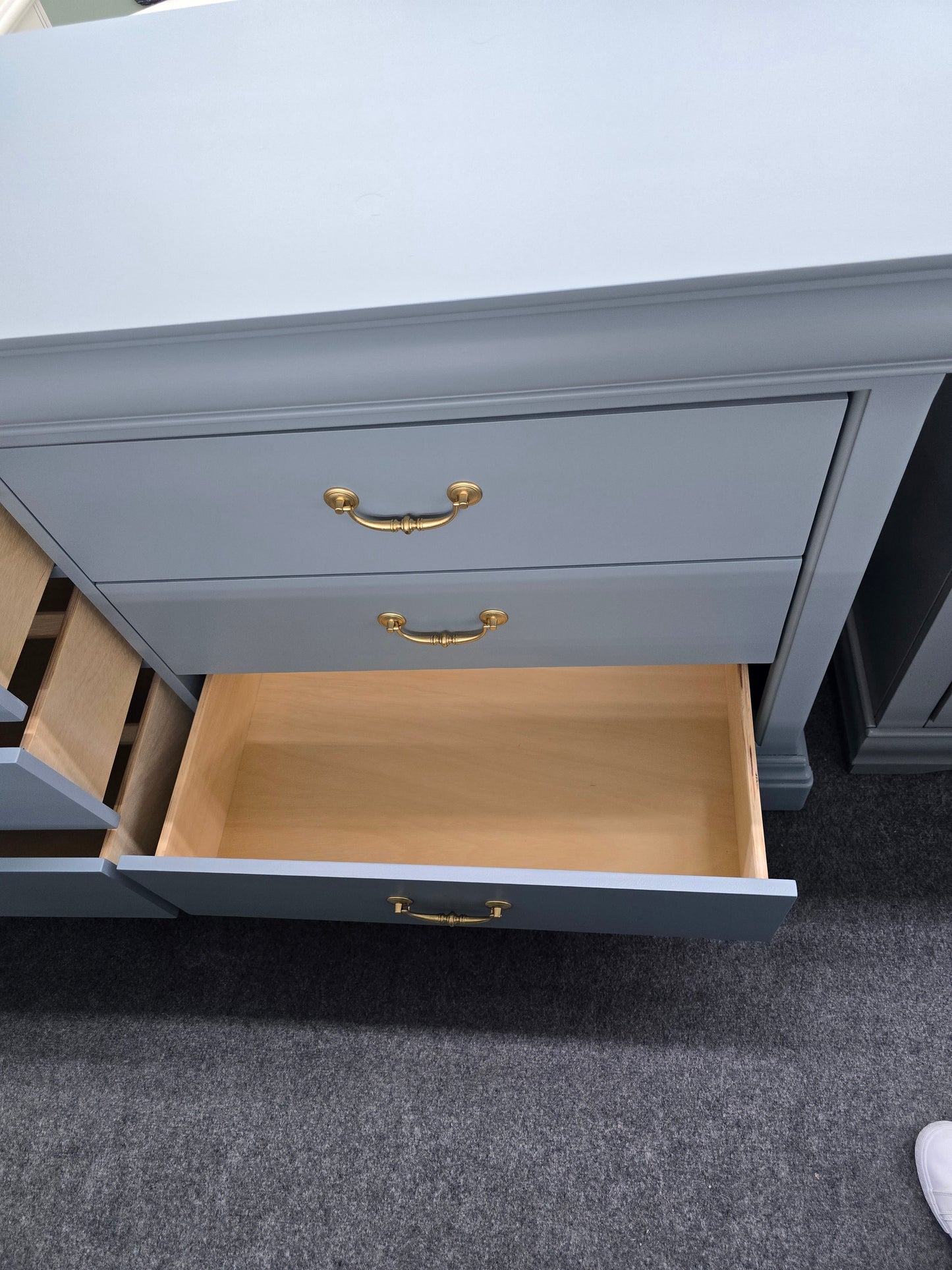 Rivers Edge teal 8 drawers dresser