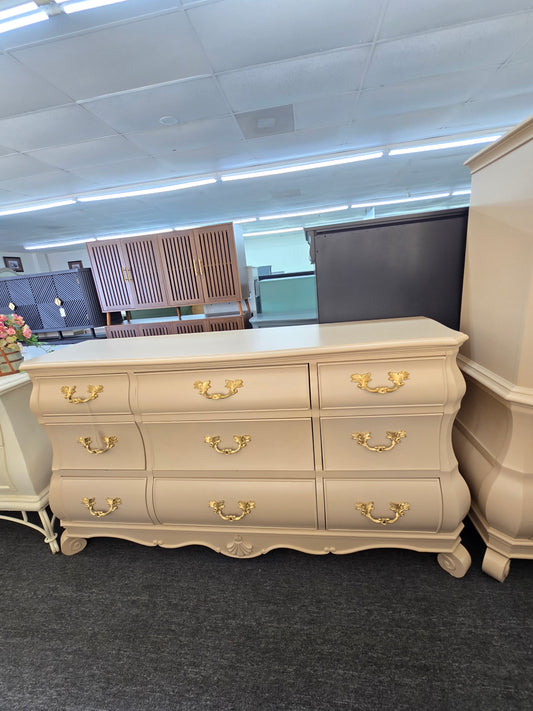 Bombay beige 9 drawers dresser
