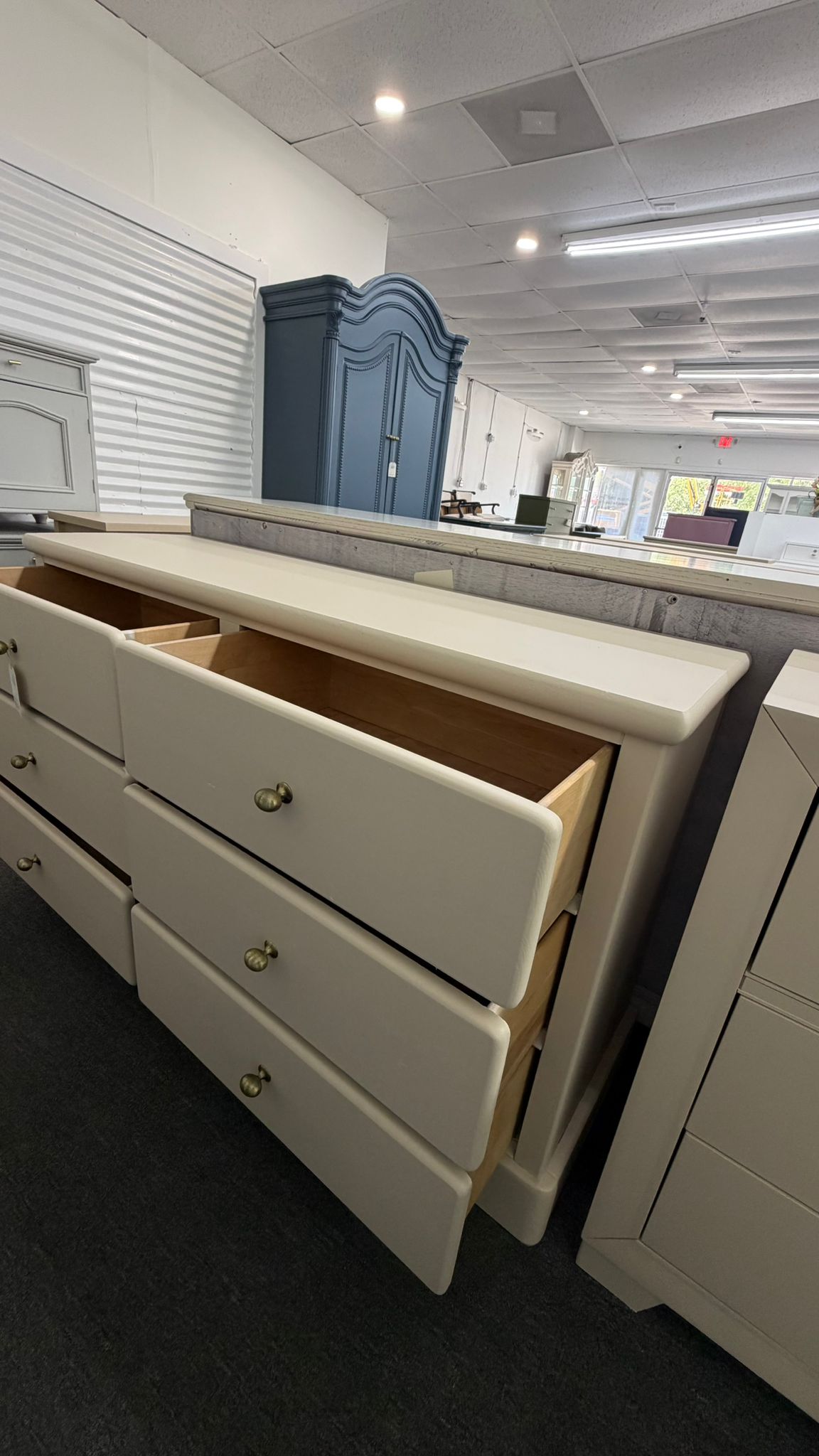 Classic 6 drawers beige dresser