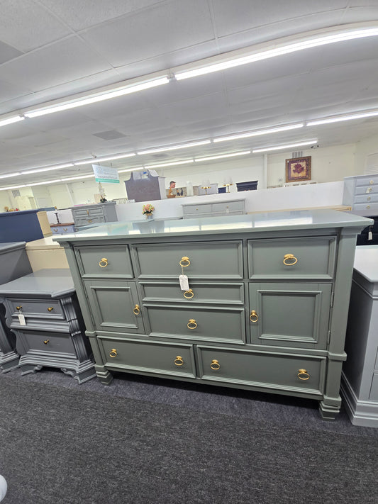 Green lacquered 7 drawers 2 doors dresser