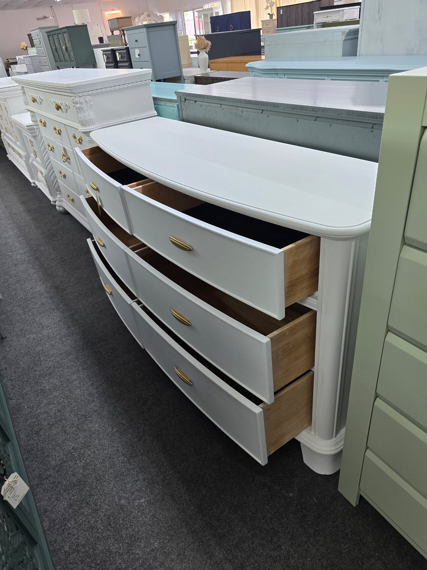 Gorgeous white bowfront 6 drawers dresser