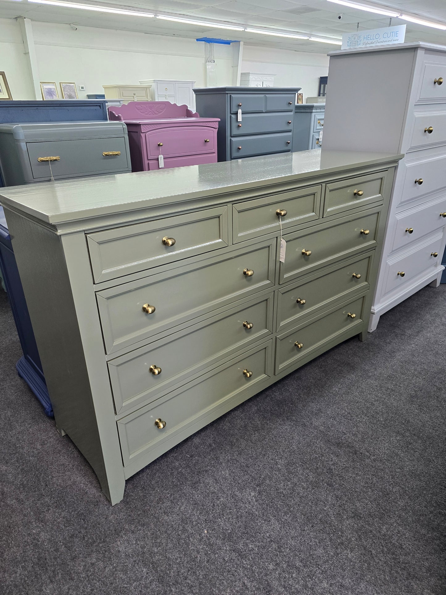 Olive green lacquered 9 drawers dresser