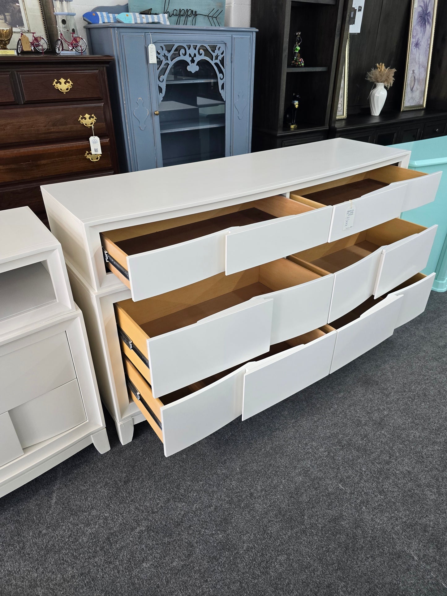 Havertys off white 6 drawers dresser