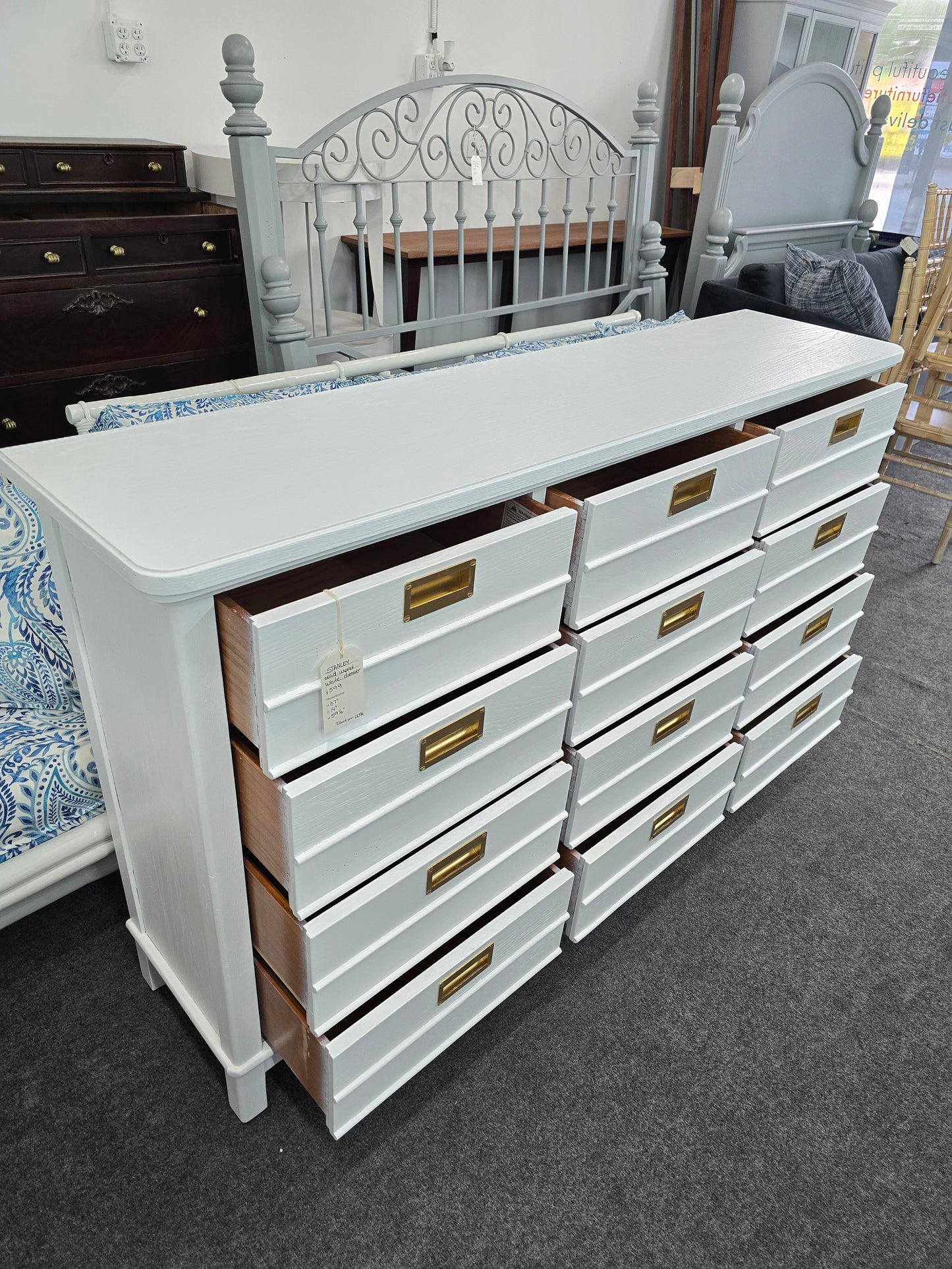 Stanley white 9 drawers dresser