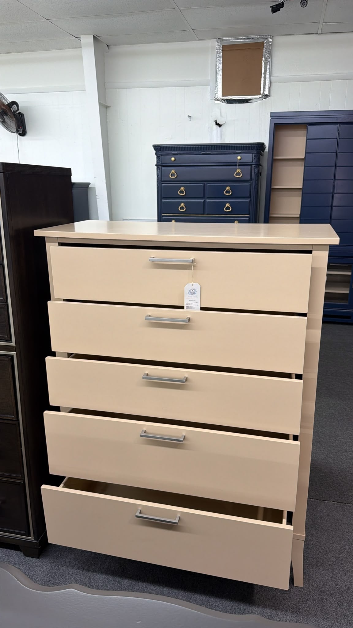 5 drawers modern beige lacquered chest