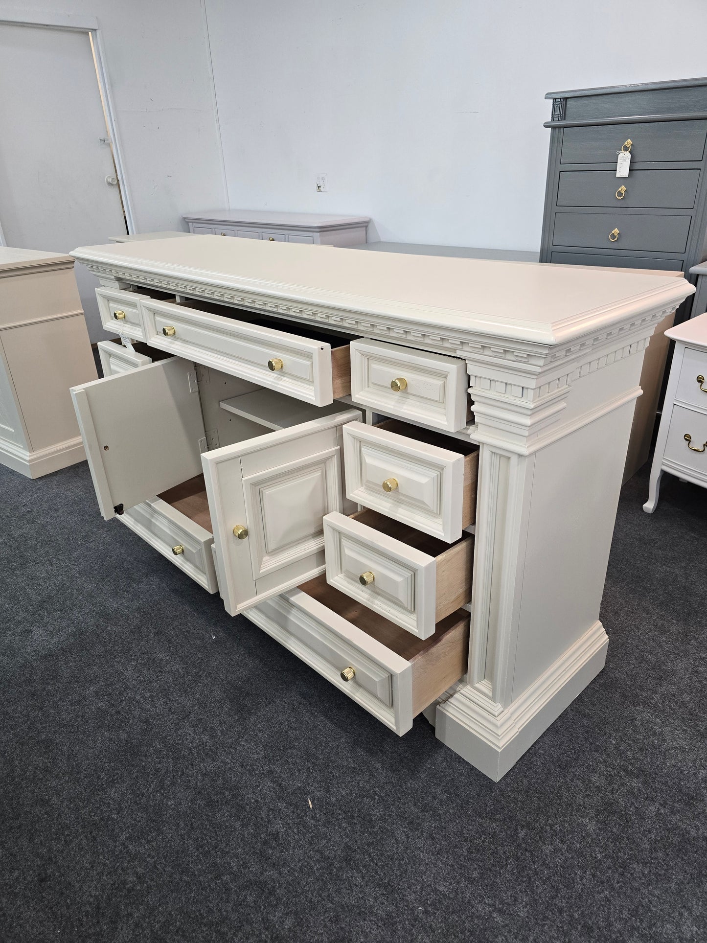 Gorgeous beige 9 drawers 2 doors dresser