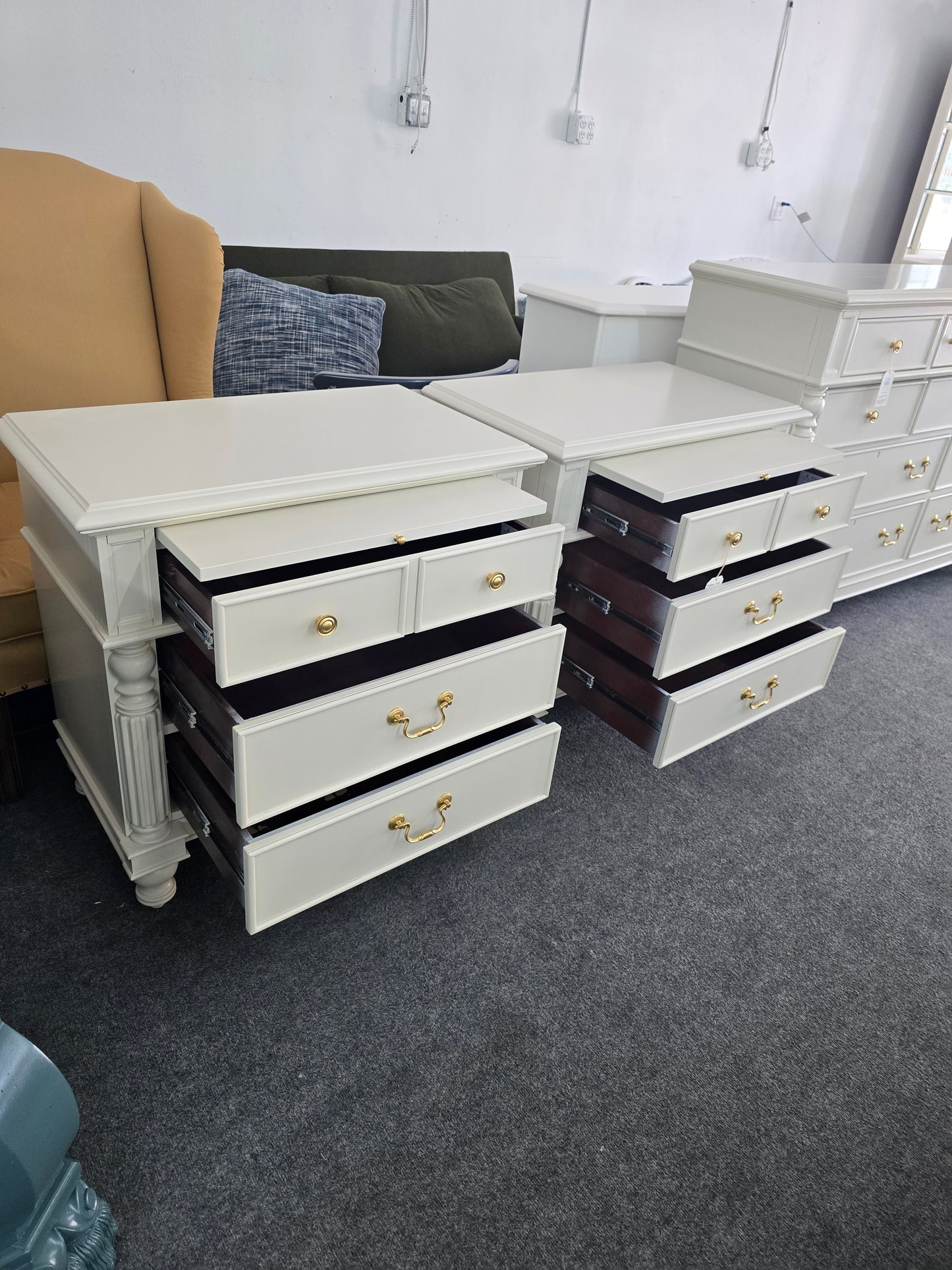 Pawama Jack solid wood cream lacquered pair of nightstands
