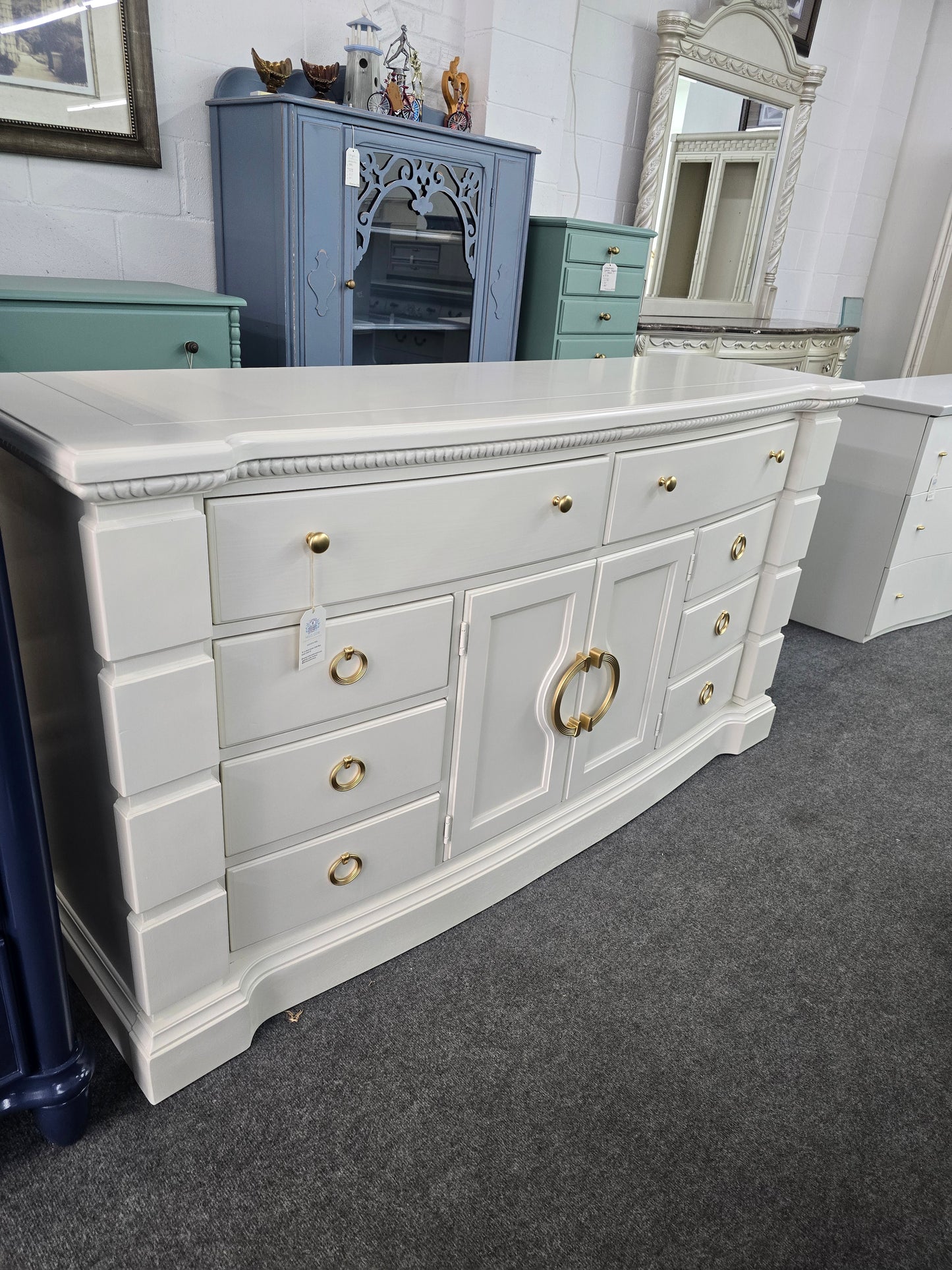 Off white lacquered 10 drawers gorgeous dresser