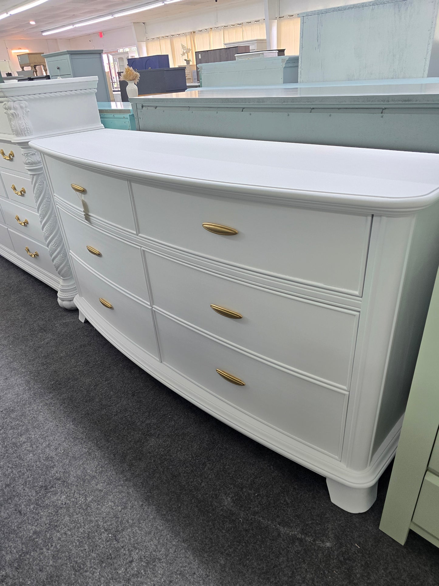 Gorgeous white bowfront 6 drawers dresser