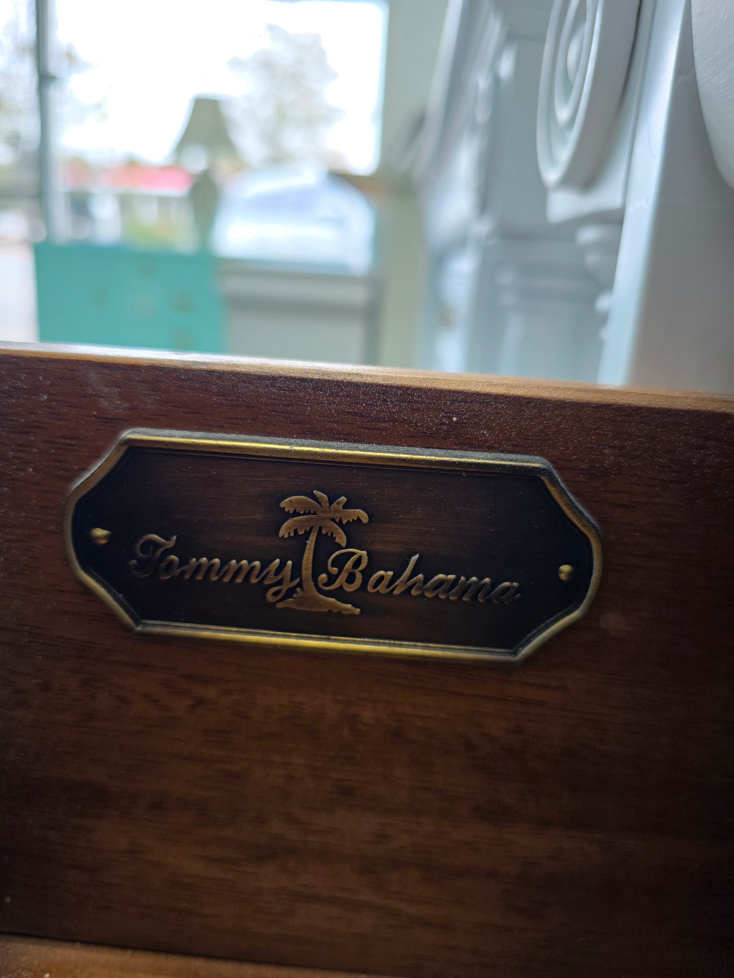 Tommy Bahama 5 drawers white dresser