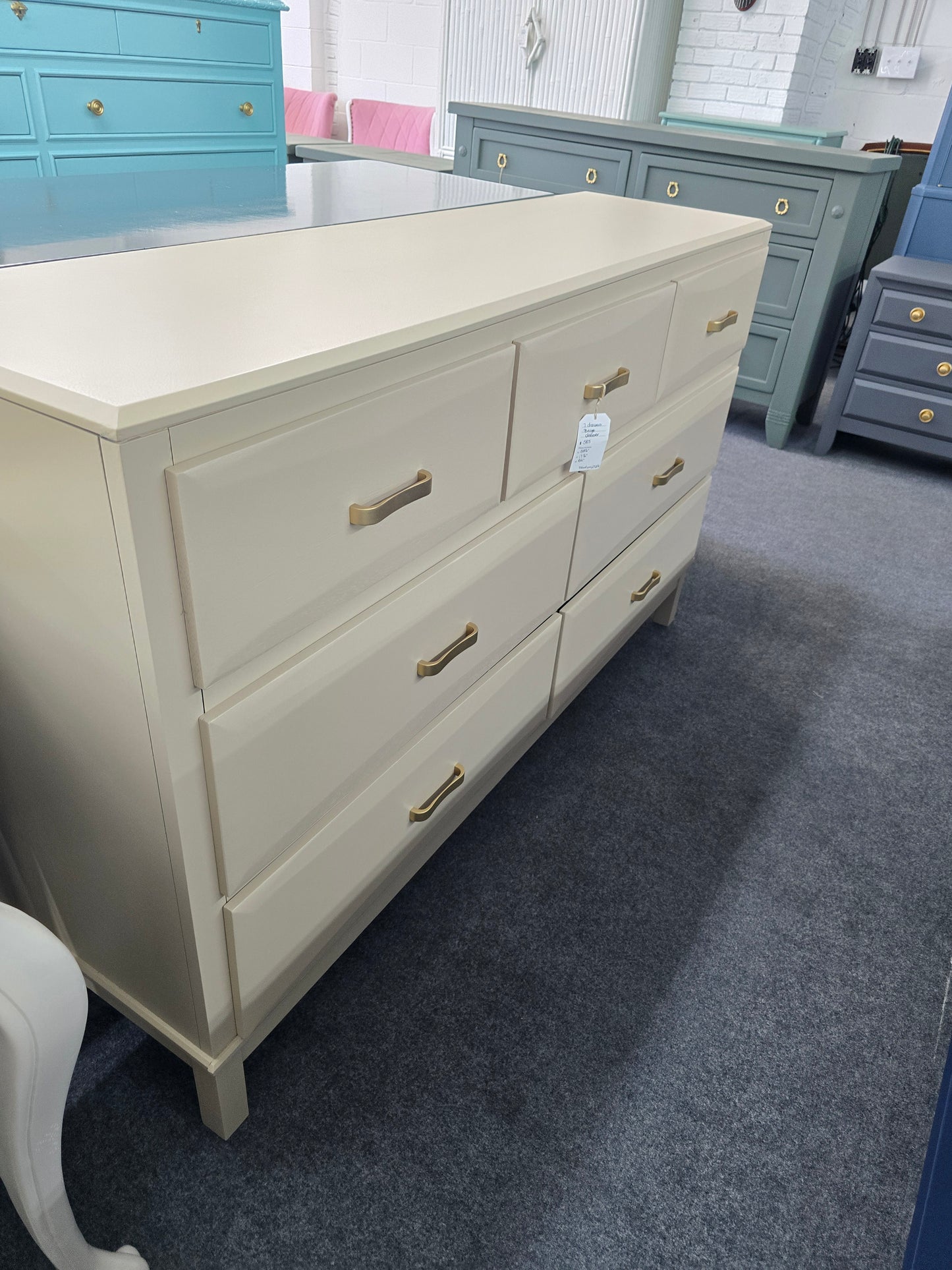 7 drawers beige dresser