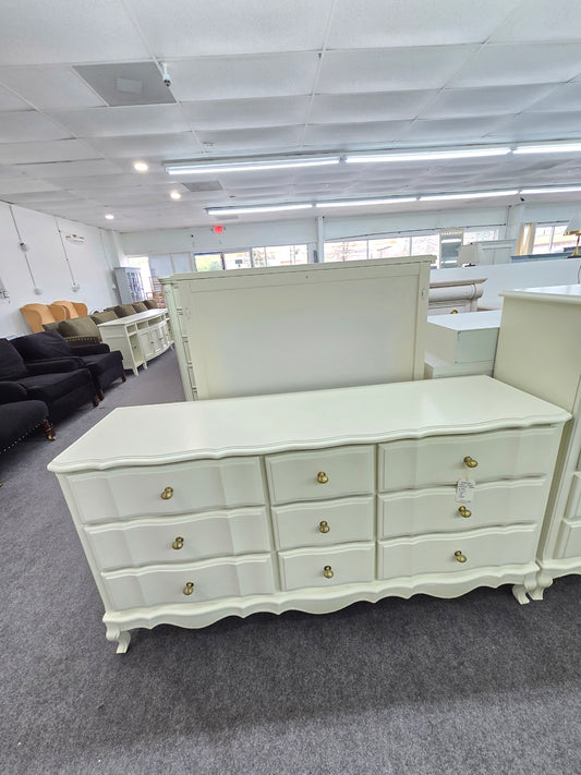 Stanley cream 9 drawers dresser