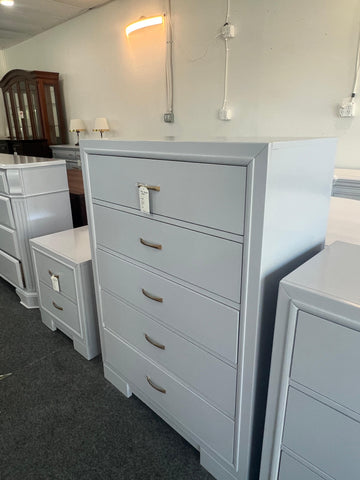 Gray lacquer chest