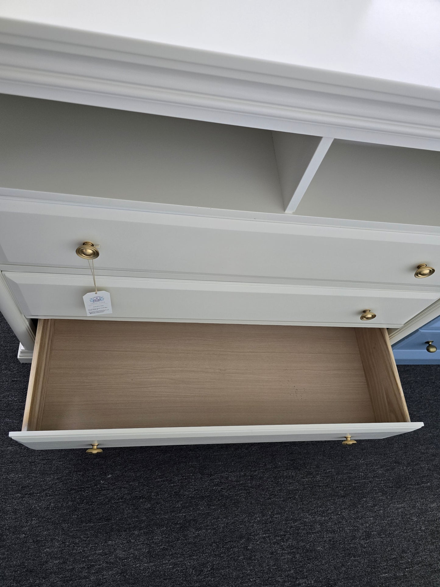 Cream 3 drawers dresser/stand