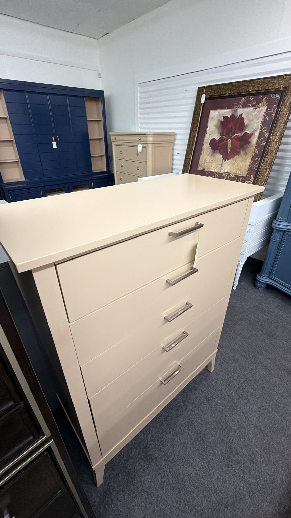 5 drawers modern beige lacquered chest