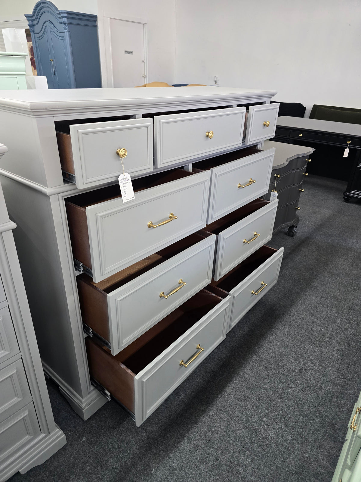 Universal gray 9 drawers dresser