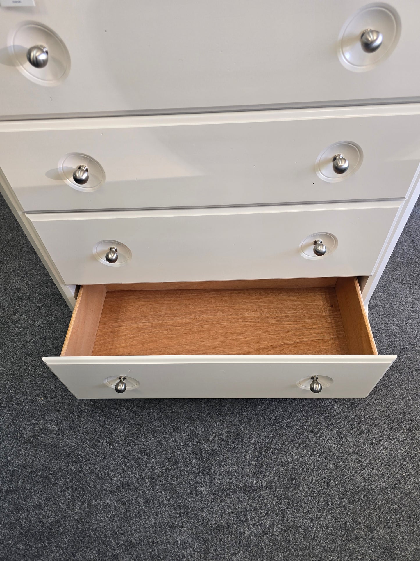 Broyhill off white chest of drawers