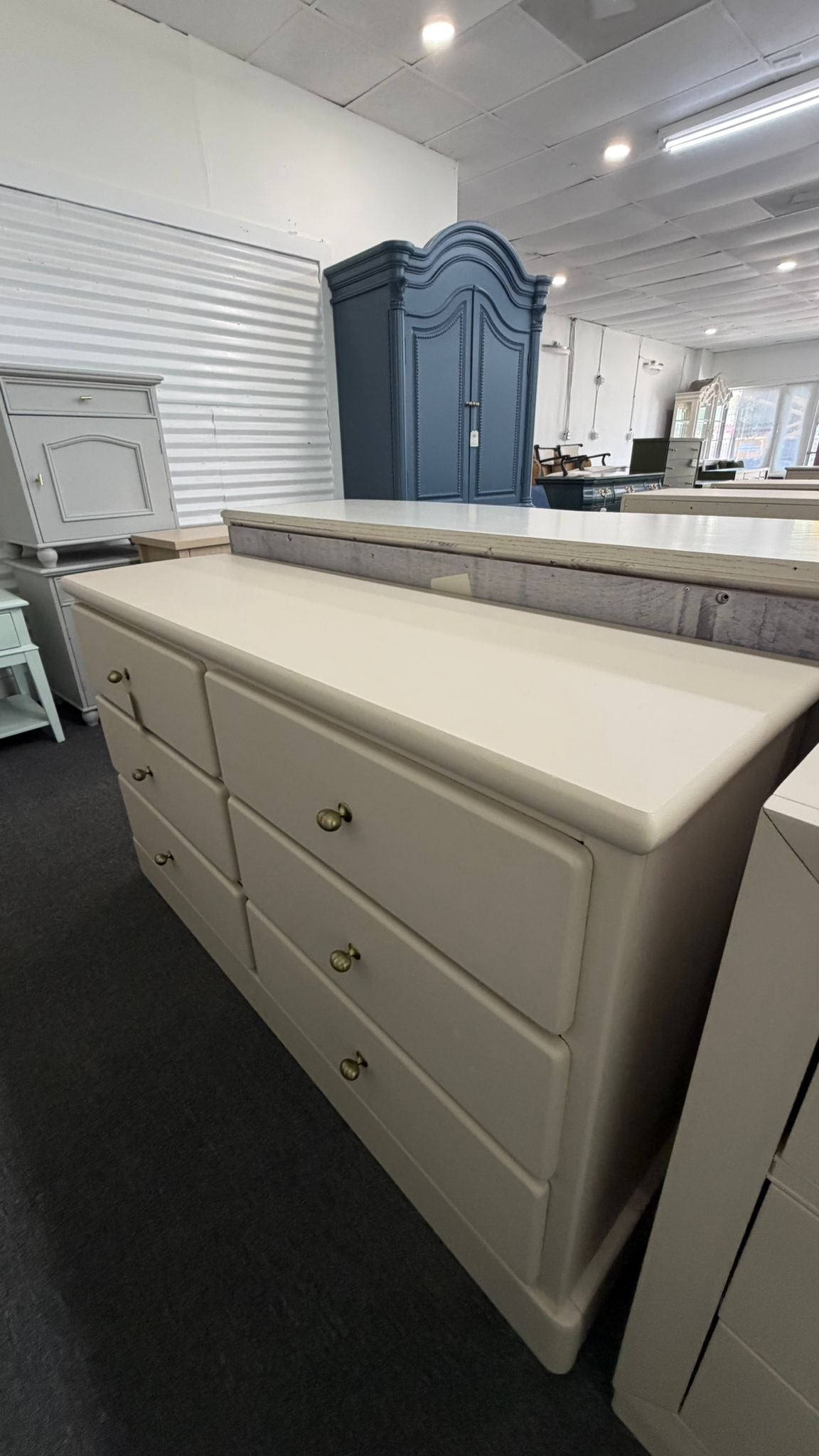 Classic 6 drawers beige dresser