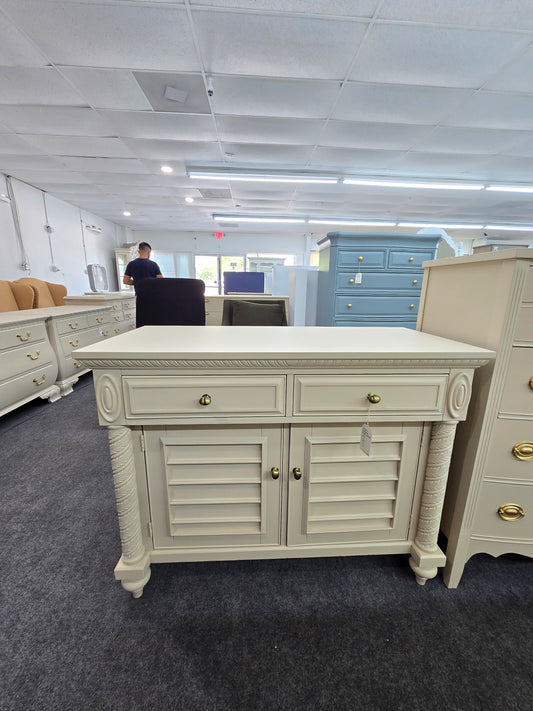 Baker lacquered white dresser HelloCutieFurniture Baker lacquered white dresser HelloCutieFurniture