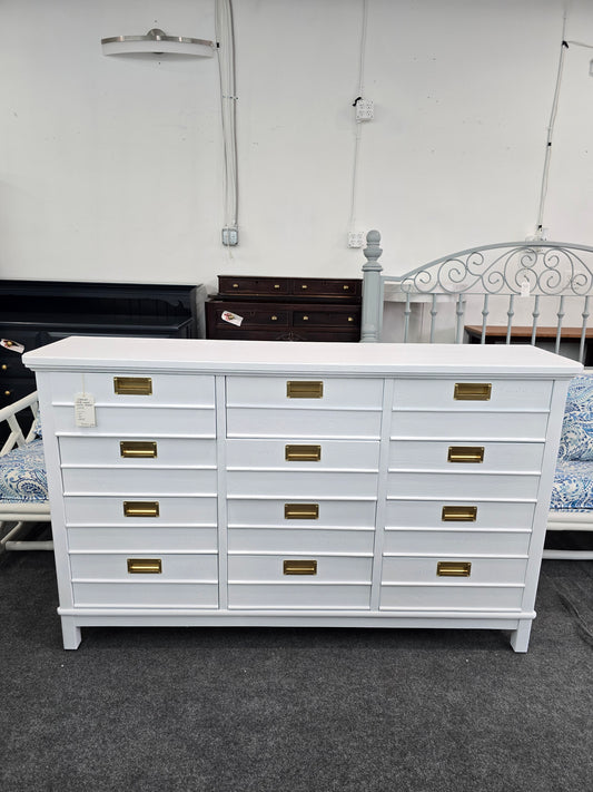 Stanley white 9 drawers dresser