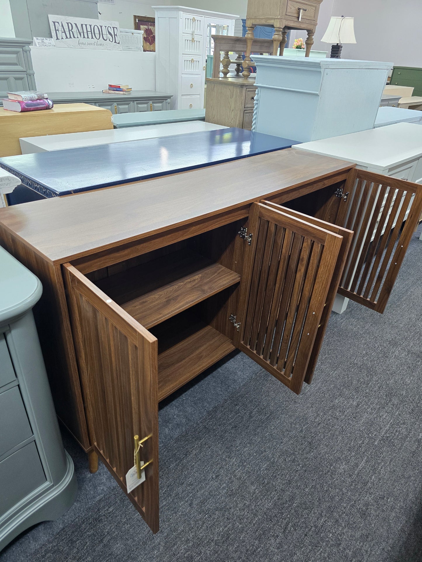 4 doors wooden cabinet