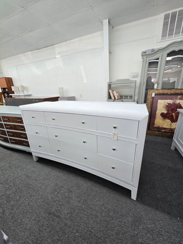 Solid wood 9 drawers white Distressed dresser