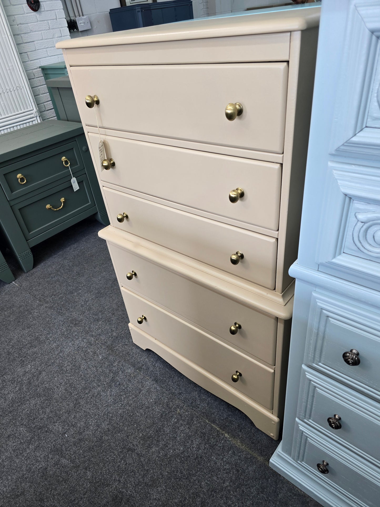 Antique beige 5 drawers chest