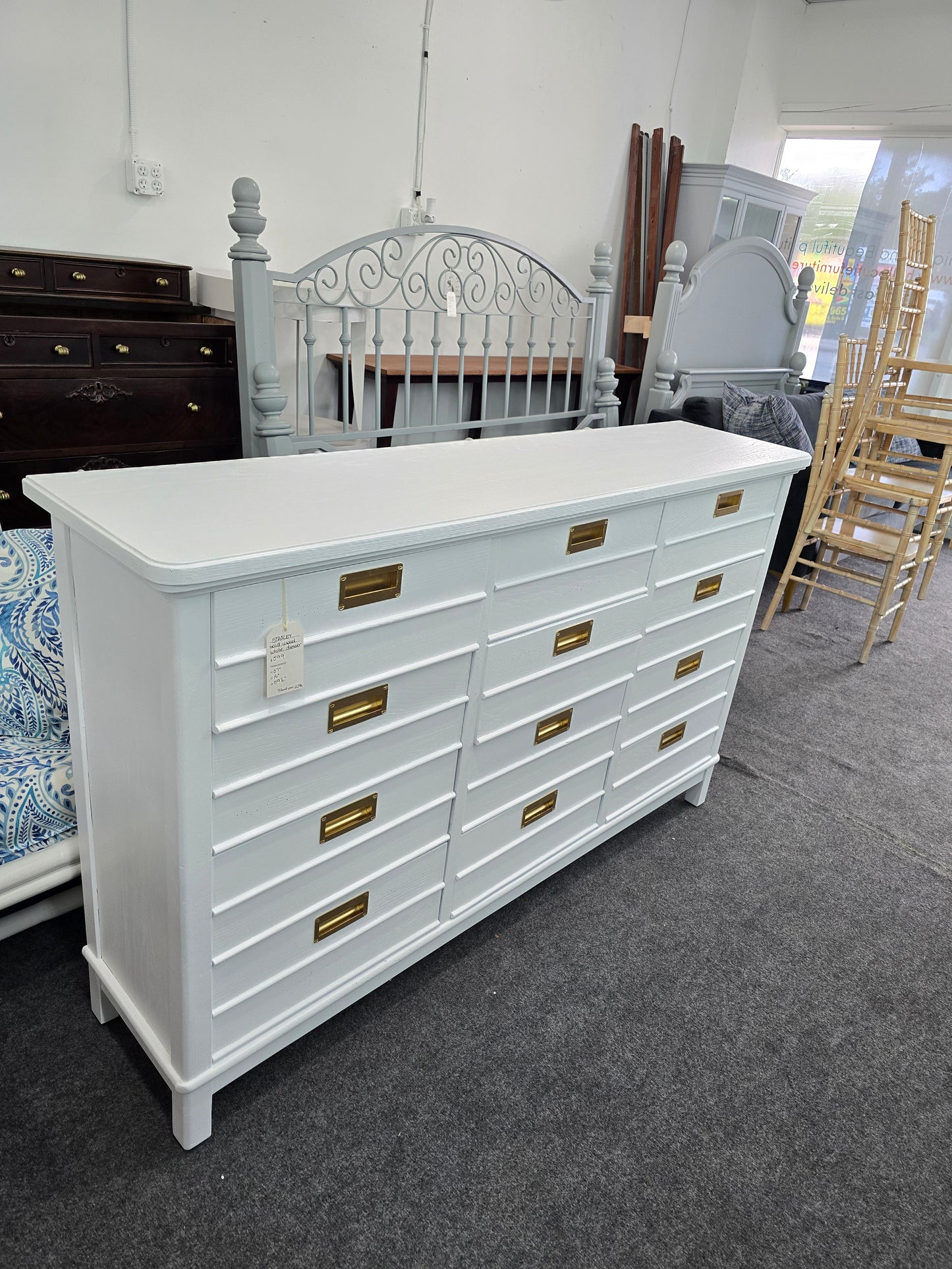 Stanley white 9 drawers dresser