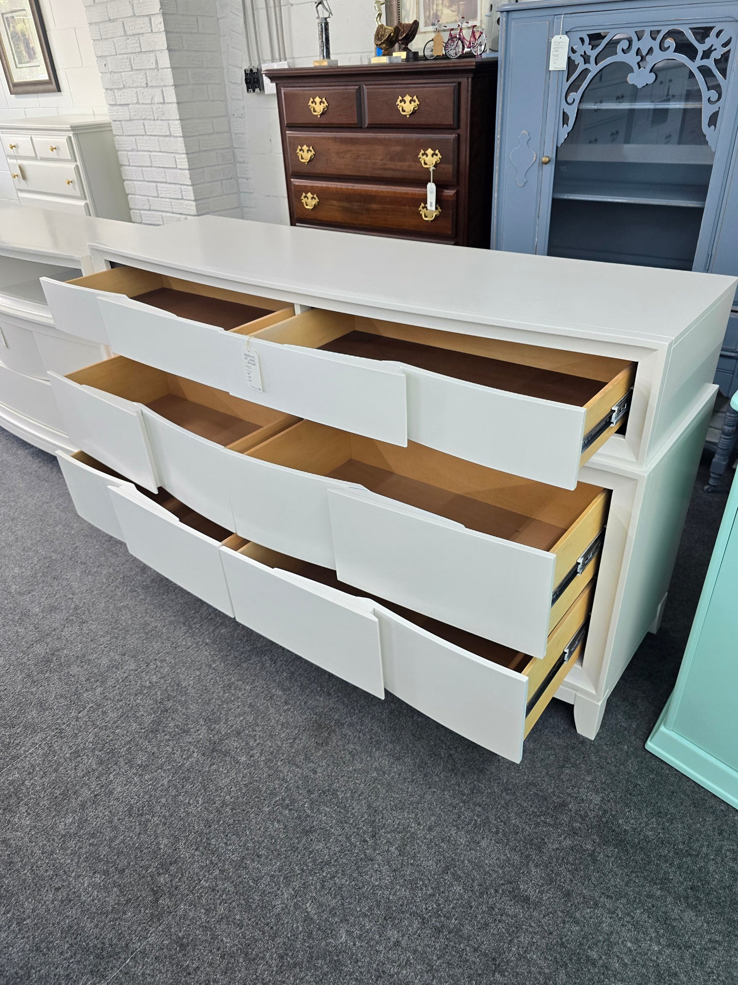 Havertys off white 6 drawers dresser