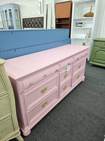 Lexington pink 9 drawers dressee