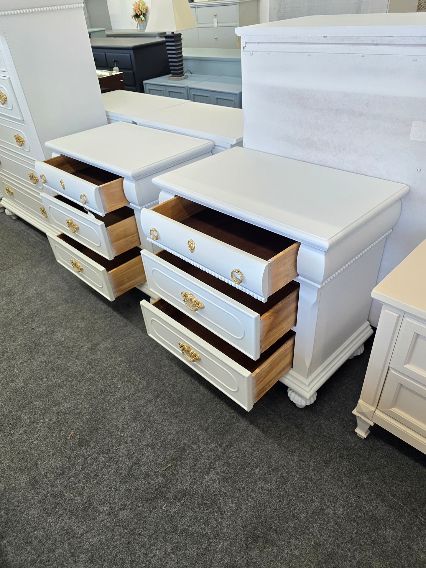 Solid wood cute 2 white nightstands