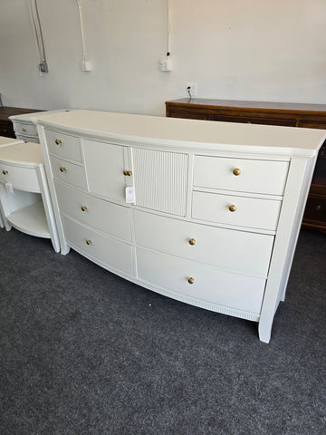 Alabaster 8 drawers 2 doors dresser