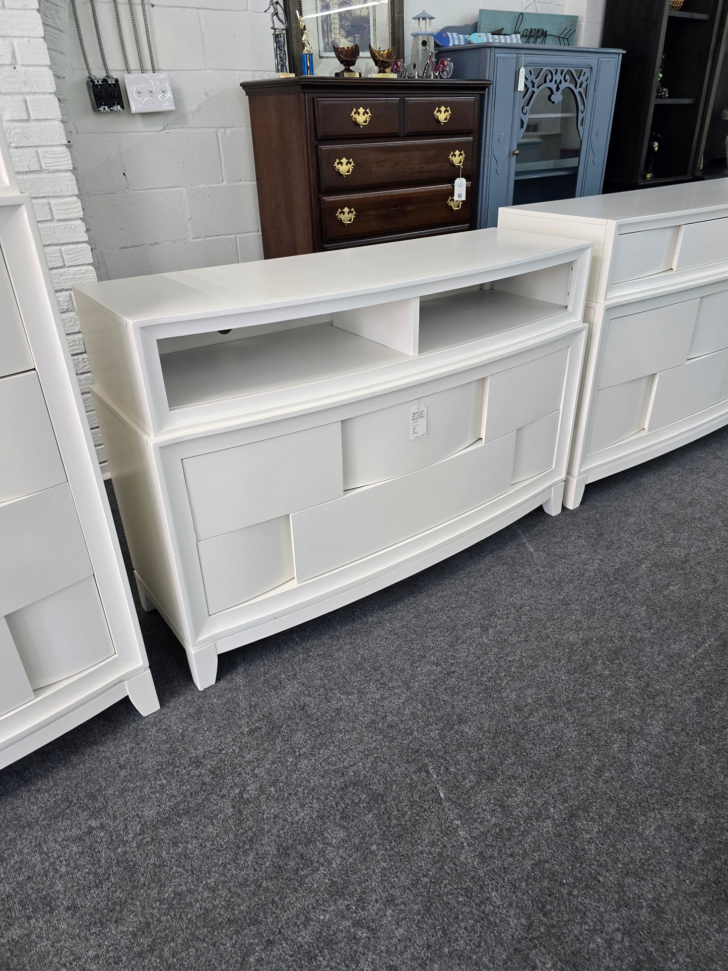 Havertys off white dresser/stand
