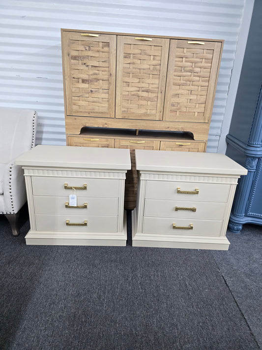 Drexel beige pair of nightstands