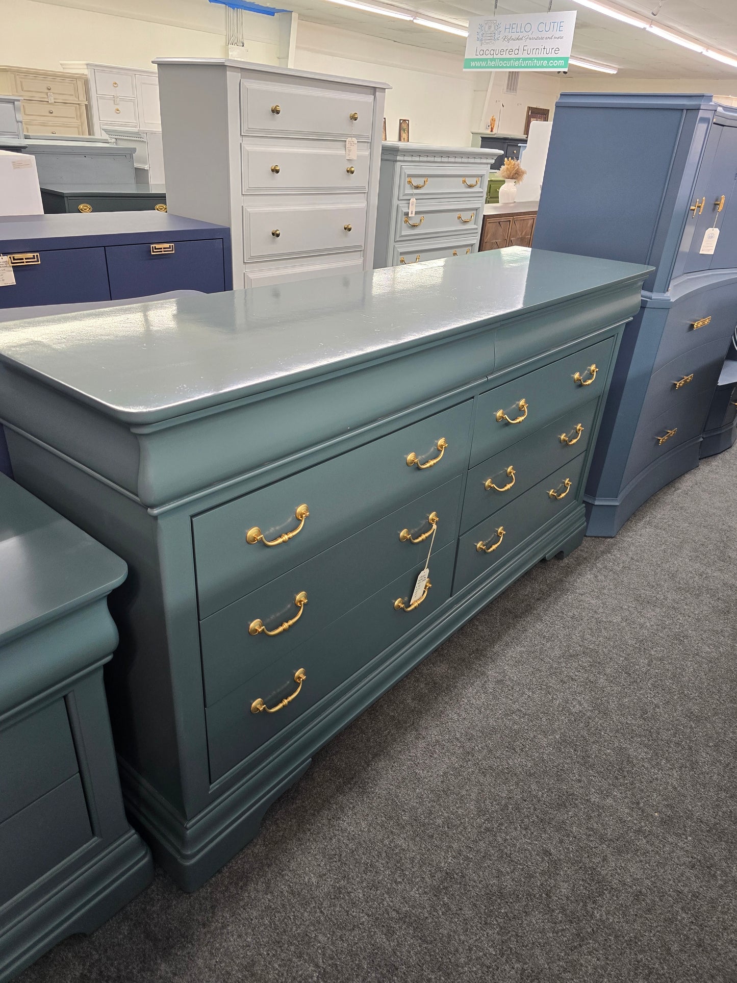 Green lacquered 8 drawers dresser