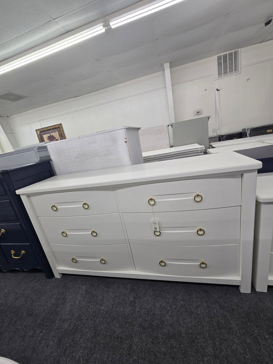 6 big drawers alabaster dresser