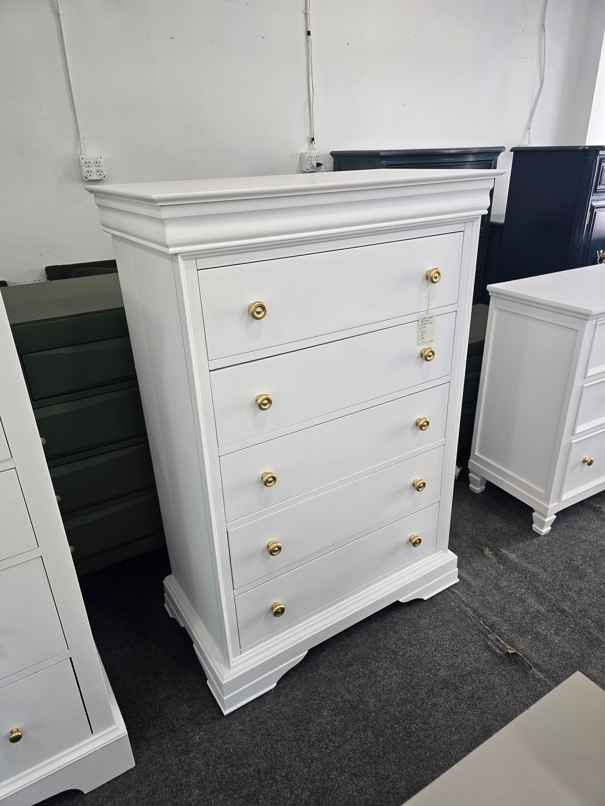 White lacquered chest with jewelry compartment