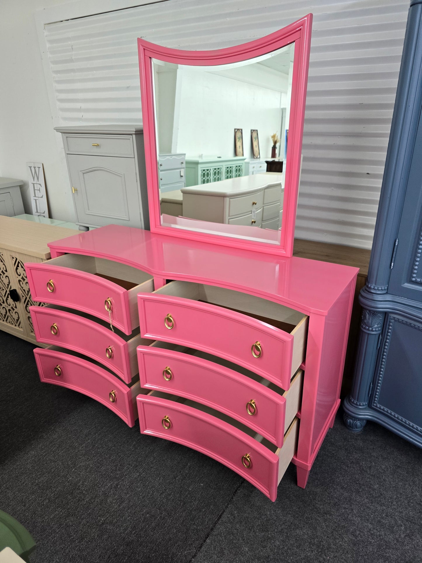 Pink lacquered 6 drawers dresser with mirror