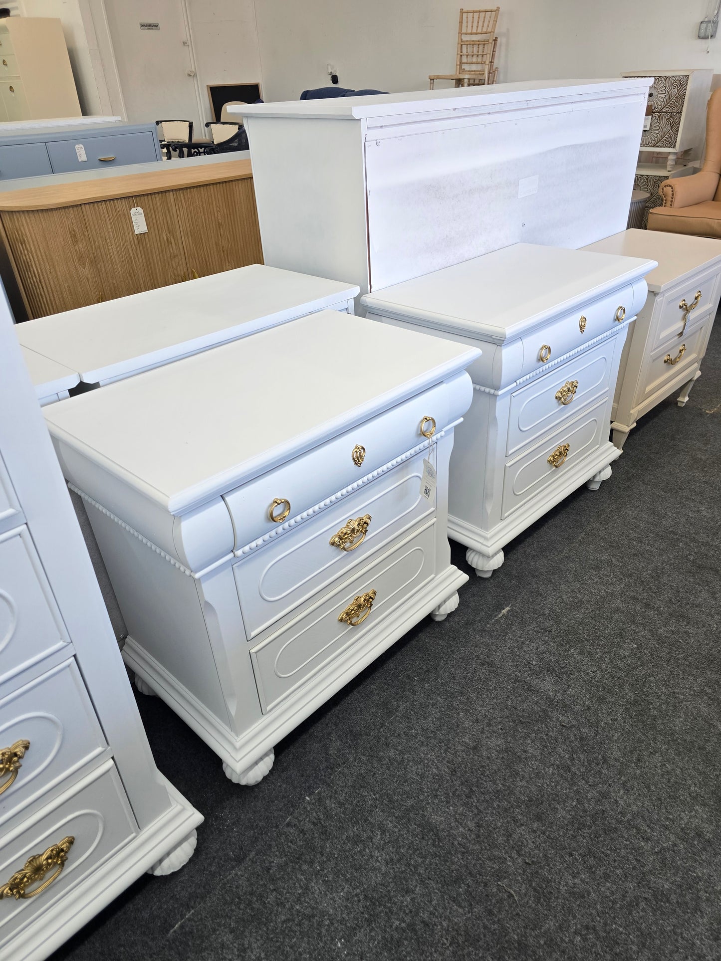 Solid wood cute 2 white nightstands