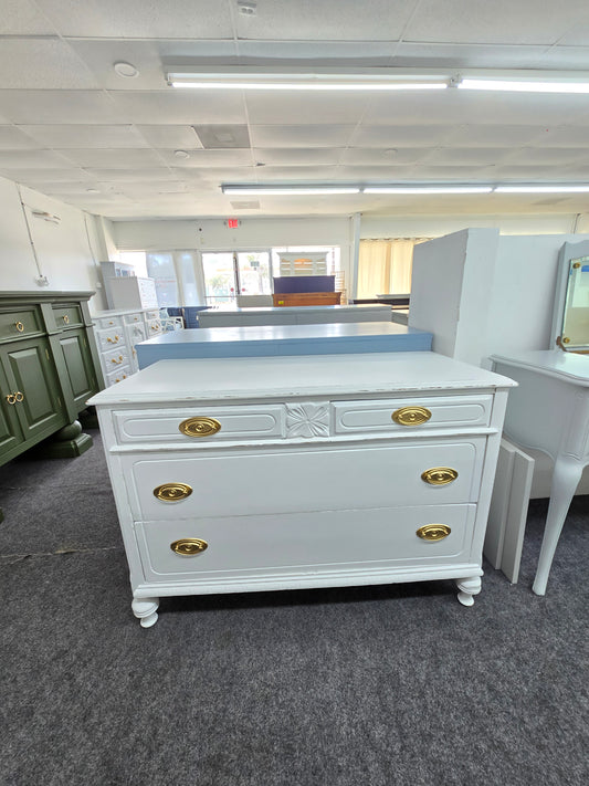 Antique 4 drawers white Distressed dresser