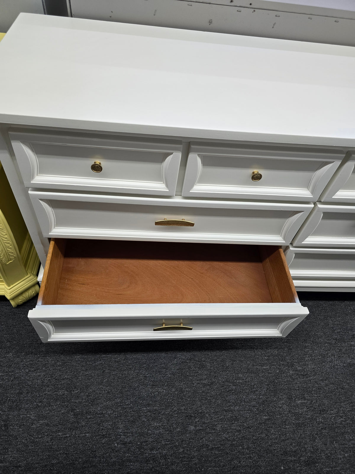 MCM white lacquered 8 drawers dresser